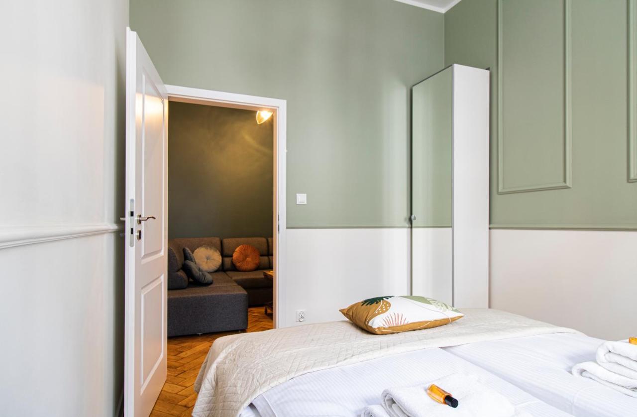 Modern Apartments Pilsudskiego Street Красков Екстериор снимка